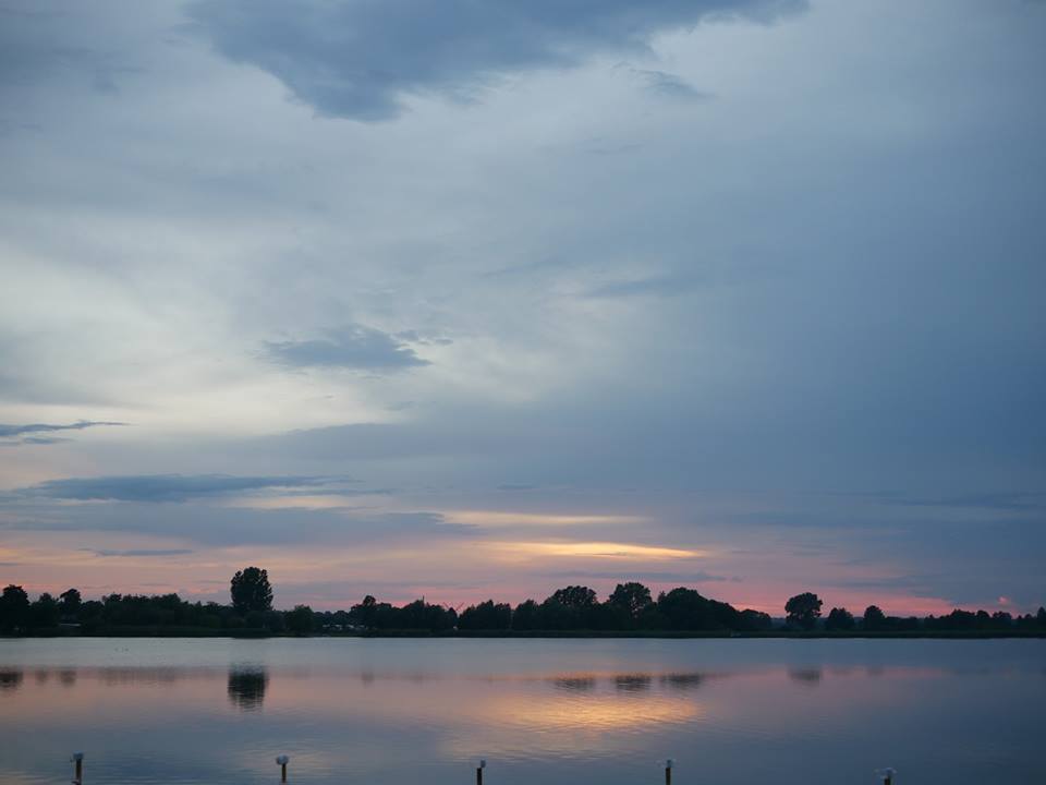 Zdjęcie przedstawiające jezioro