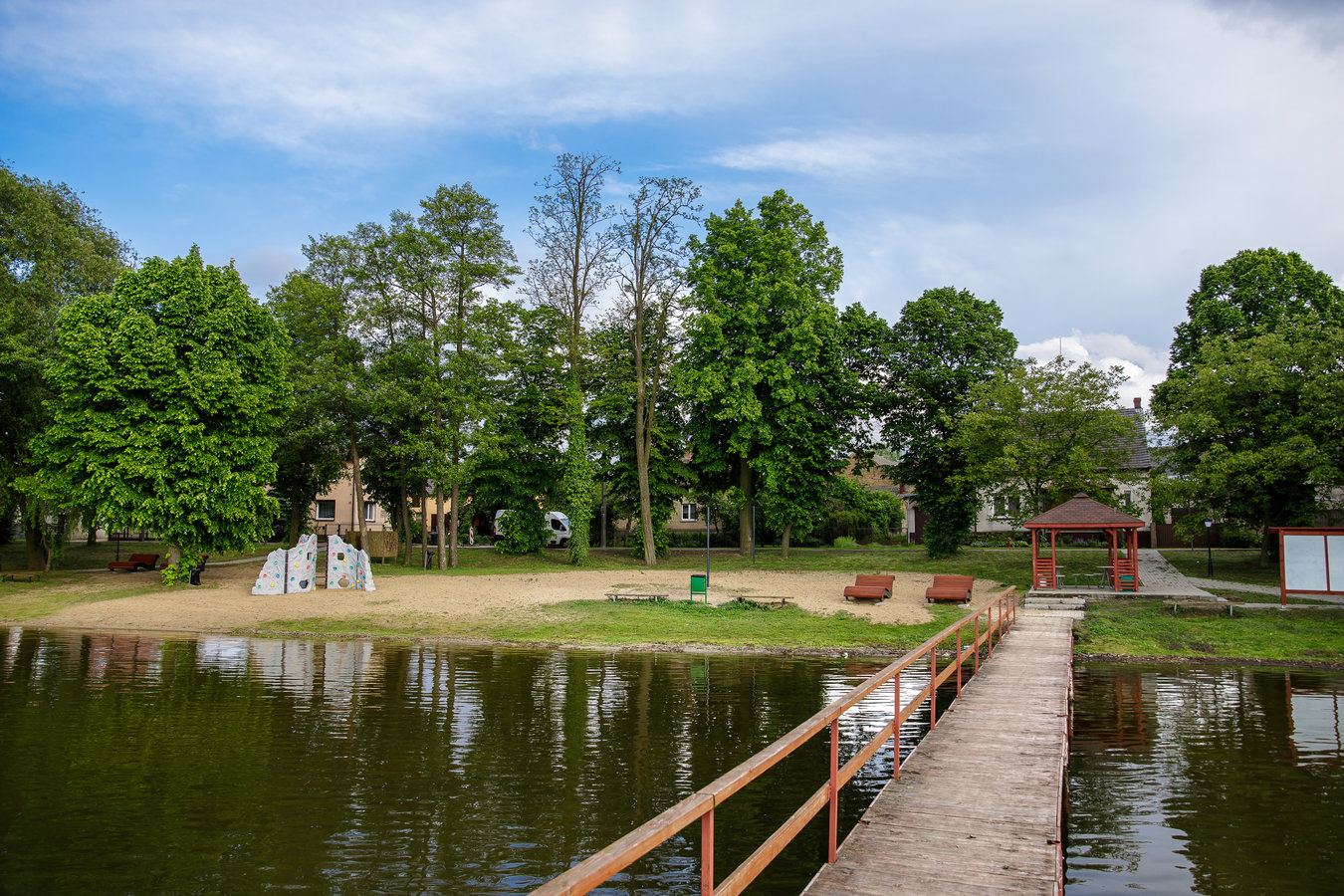 Zdjęcie przedstawiające jezioro