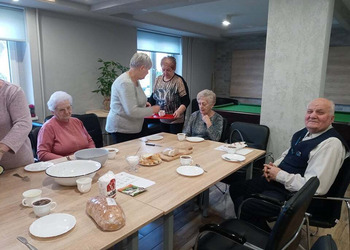 Zdjęcie przedstawiające uczestników Klubu Seniora