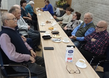 Zdjęcie przedstawiające uczestników Klubu Seniora 