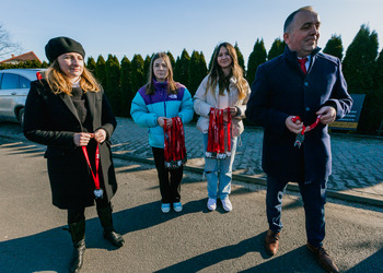 Zdjęcie wójta sekretarza i osób pomagających przy biegu