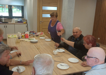 Zdjęcie przedstawia uczestników Klubu Seniora