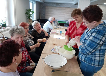 Zdjęcie przedstawia uczestników Klubu Seniora