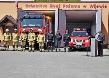 Uczestnicy odebrania łodzi dla OSP Wijewo 