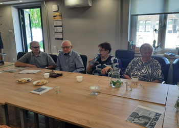 Zdjęcie przedstawia uczestników Klubu Seniora podczas poradnictwa dietetycznego 