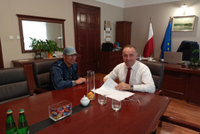 Podpisanie umowy dotyczącej renowacji zbiornika wodnego małej retencji w miejscowości Wijewo przy ul. Kępińskiej