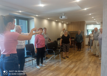 Zdjęcie przedstawia uczestników Klubu Seniora