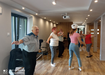 Zdjęcie przedstawia uczestników Klubu Seniora