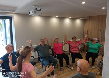 Zdjęcie przedstawia uczestników Klubu Seniora