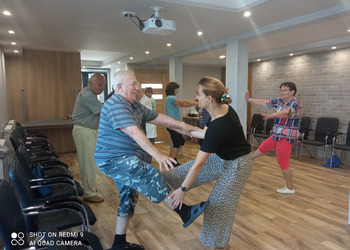 Zdjęcie przedstawia uczestników Klubu Seniora