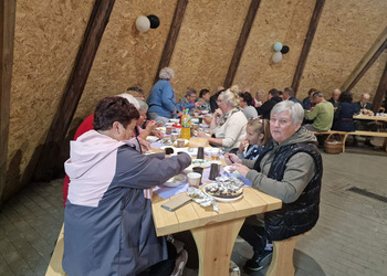 Zdjęcie przedstawia uczestników Klubu Seniora