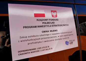 Uczestnicy odbioru nowych samochodów