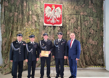 zdjęcie przedstawia uczestników obchodów z okazji Dnia Strażaka wraz z Wójtem Gminy Wijewo