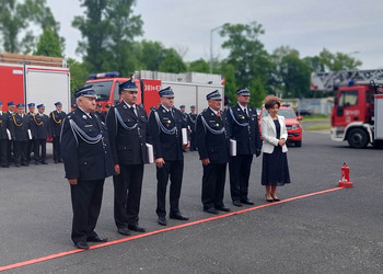 zdjęcie przedstawia uczestników obchodów z okazji Dnia Strażaka