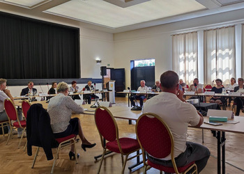 Zdjęcie przedstawia Wójta Gminy Wijewo oraz Radnych i uczestników Sesji 