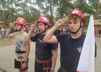 zdjęcie przedstawia uczestników obozu 