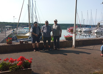 zdjęcie przedstawia uczestników Klubu Seniora na wyjeździe w Boszkowie 