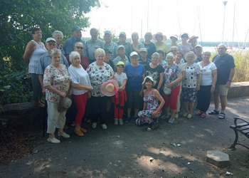 zdjęcie przedstawia uczestników Klubu Seniora na wyjeździe w Boszkowie 