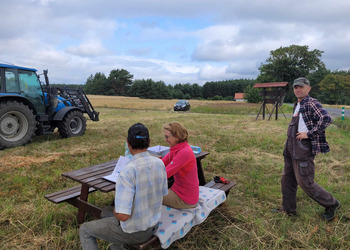 Zdjęcie przedstawia pracowników Gminy Wijewo podczas pracy