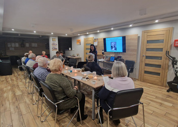 Zdjęcie przedstawia uczestników Klubu Seniora