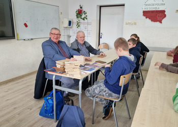 Zdjęcie przedstawia uczestników Klubu Seniora