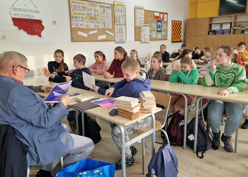 Zdjęcie przedstawia uczestników Klubu Seniora