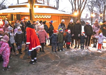 Zdjęcie przedstawia uczestników spotkania