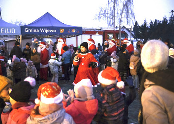 Zdjęcie przedstawia uczestników spotkania