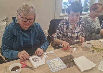 Zdjęcie przedstawia uczestników Klubu Seniora