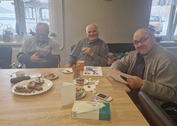 Zdjęcie przedstawia uczestników Klubu Seniora