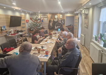 Zdjęcie przedstawia uczestników Klubu Seniora