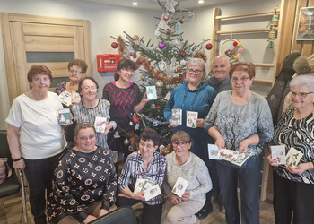 Zdjęcie przedstawia uczestników Klubu Seniora