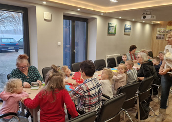 Zdjęcie przedstawia uczestników spotkania