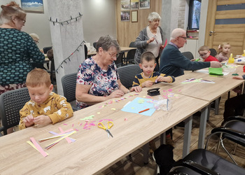 Zdjęcie przedstawia uczestników spotkania