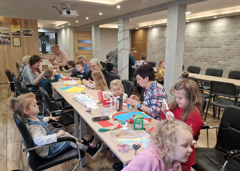 Zdjęcie przedstawia uczestników spotkania