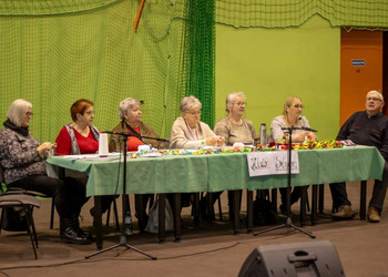 zdjęcie przedstawia grających aktorów