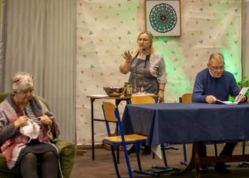 zdjęcie przedstawia grających aktorów