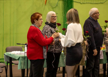 zdjęcie przedstawia grających aktorów