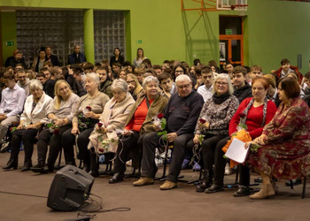 zdjęcie przedstawia publiczność na widowni