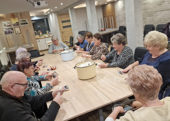 Zdjęcie przedstawia uczestników Klubu Seniora