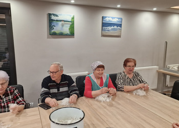 Zdjęcie przedstawia uczestników Klubu Seniora