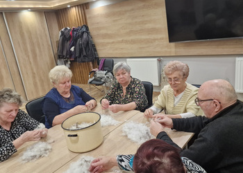 Zdjęcie przedstawia uczestników Klubu Seniora