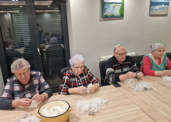 Zdjęcie przedstawia uczestników Klubu Seniora