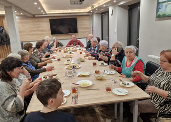 Zdjęcie przedstawia uczestników Klubu Seniora