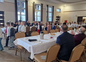 Zdjęcie przedstawia Seniorów 