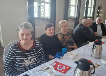 Zdjęcie przedstawia Seniorów 