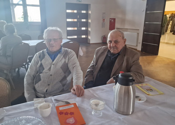 Zdjęcie przedstawia Seniorów 