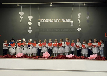zdjęcie przedstawia przedszkolaków 