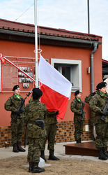 Uczestnicy odsłonięcia tablicy