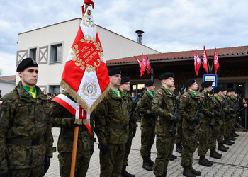 Uczestnicy odsłonięcia tablicy